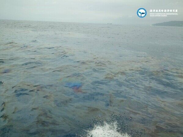 海巡艇巡查發現海面油污