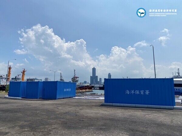 海保署應變貨櫃資材運抵高雄港勤中心備便