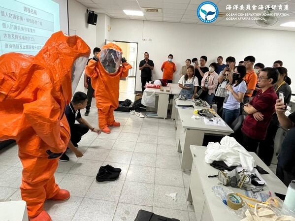 A級防護衣穿載說明2