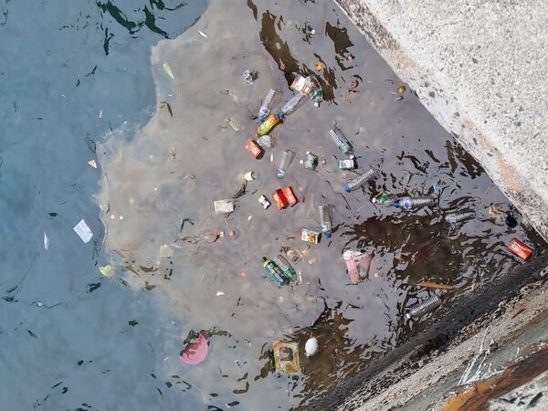 2月2日澎湖海洋保育站巡查外垵漁港時發現油污