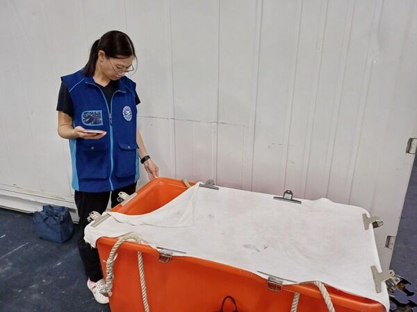 航程中巡查員在旁照料