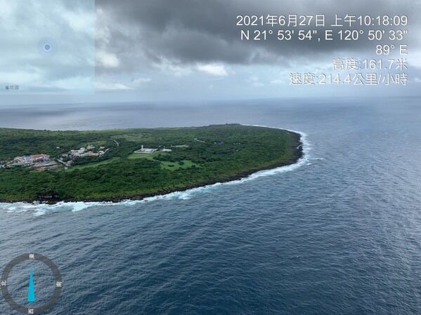 圖二 27日搭乘空勤總隊直升機空勘恆春半島周邊海域