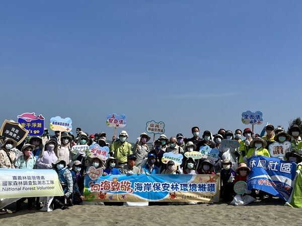 Volunteers clean up marine debris in response to World Cleanup Day