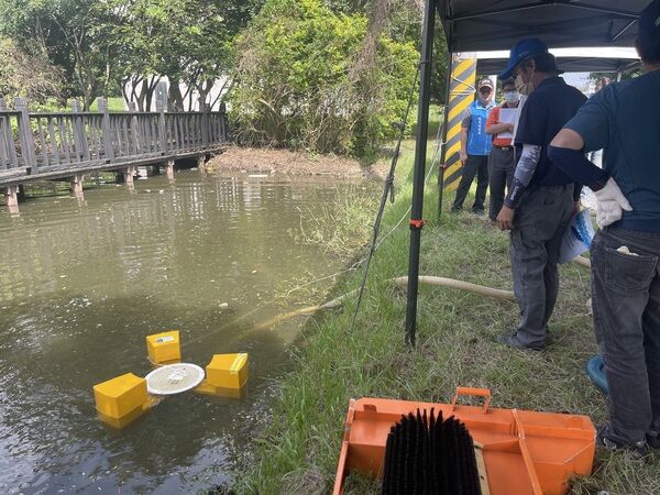圖二、現地考核導流型堰式汲油器操作現場(新竹縣)