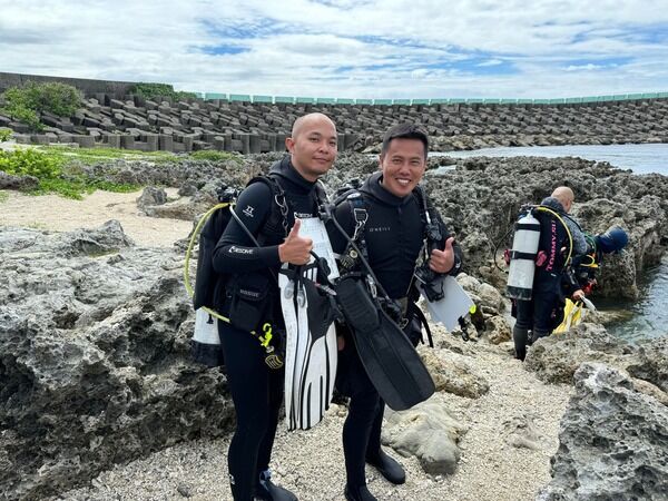 圖五、小琉球教練到墾丁參加特訓(左 乾脆下海脆致教練，右 小琉球布雷克潛水劉秉軒教練)