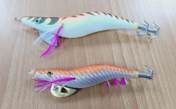 圖6 與上方的傳統全傘鉤木蝦相比，下方的改良式半傘鉤木蝦可有效降低假餌掛到礁石的機率，避免形成海廢而誤傷其他海洋生物