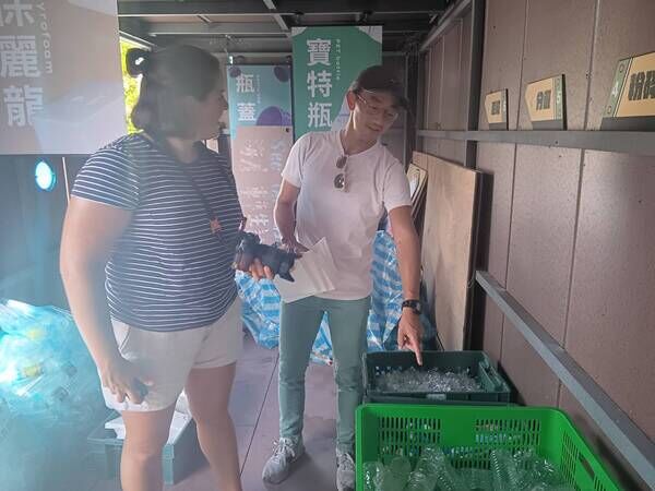 圖2 美國夏威夷太平洋大學海廢研究中心微型塑膠計畫主任瑪法達博士(Dr. Mafalda)參訪宜蘭大溪漁港海廢暫置區