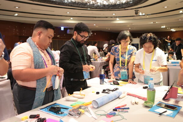 圖6 亞洲海廢工作坊現場分組實作海廢清除垃圾車