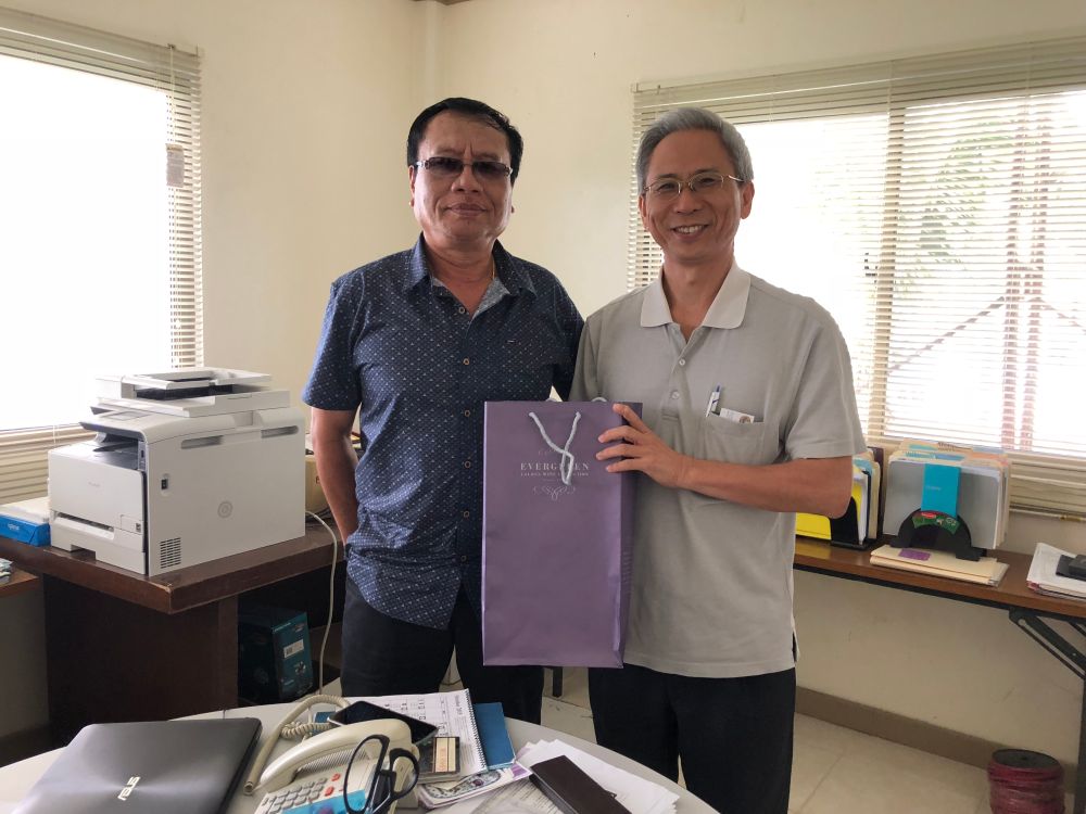 與帛琉海洋資源局局長合影